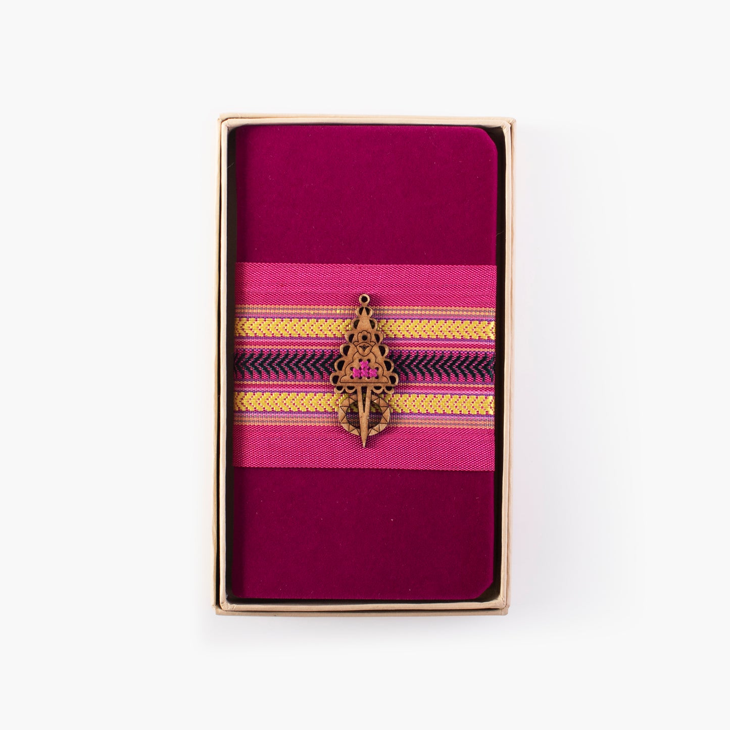 A6 notepad covered in vibrant velvet and decorated with a wooden pendant - Pink