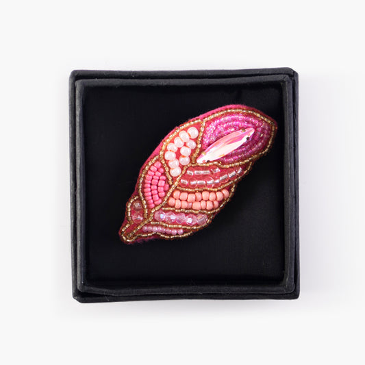 Hand embroidered brooch with rhinestones - Pink leaf